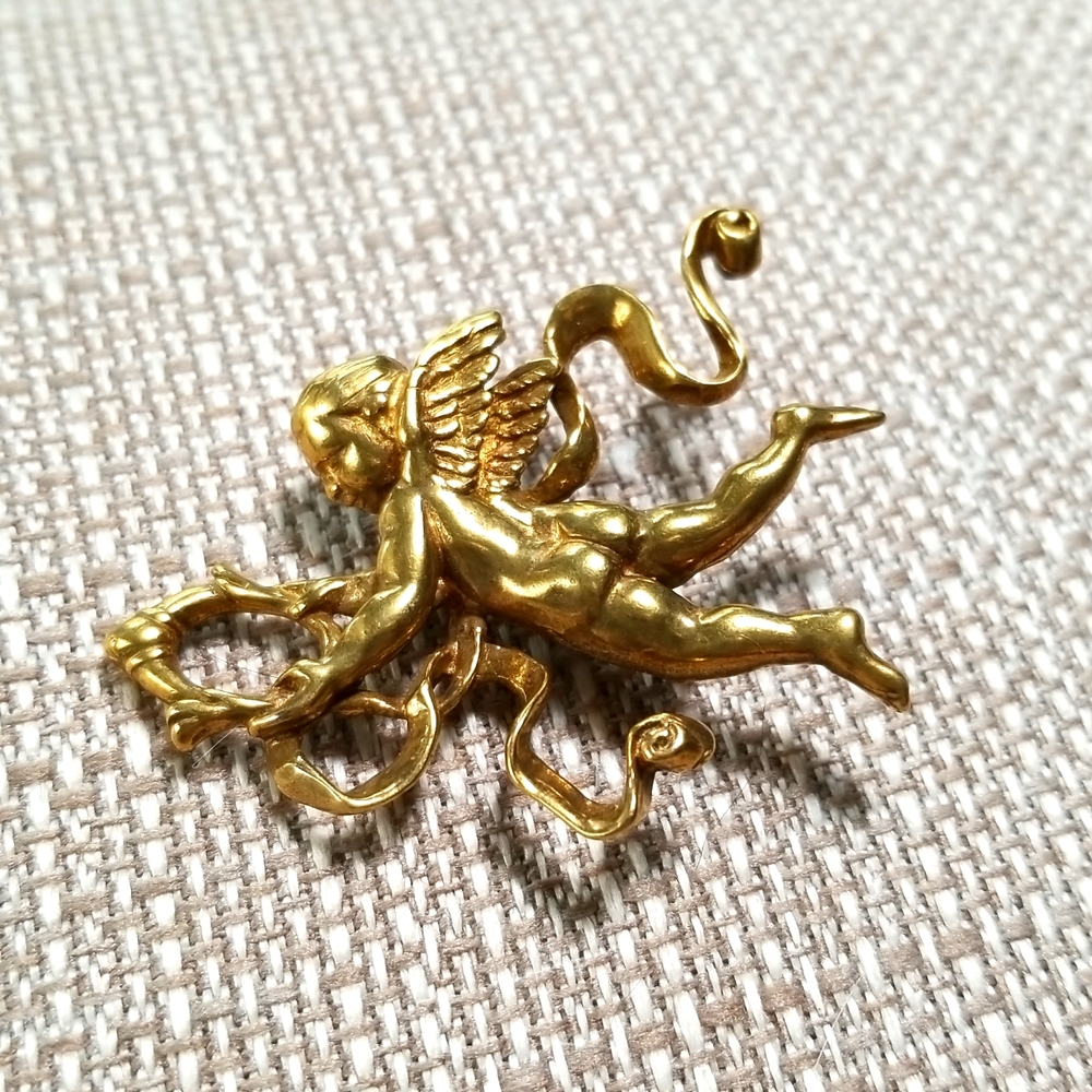 MMA RARE! 1982 Cherub Winged Angel Victorian Revival Gold-plated Brooch
